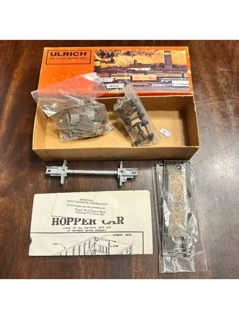 Ulrich HO Scale 32 Twin Offset Hopper Car Model Kit undecorated